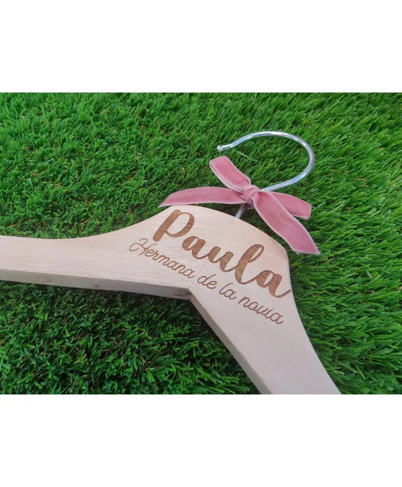 Perchas de madera personalizadas